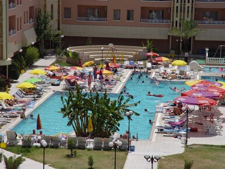 Midpoint Club & Suites