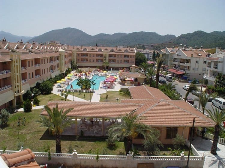 Midpoint Club & Suites
