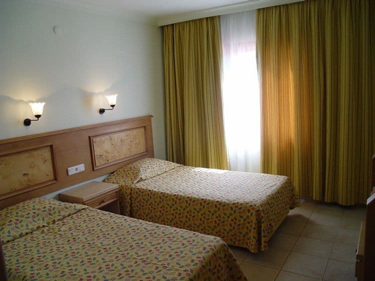 Midpoint Club & Suites