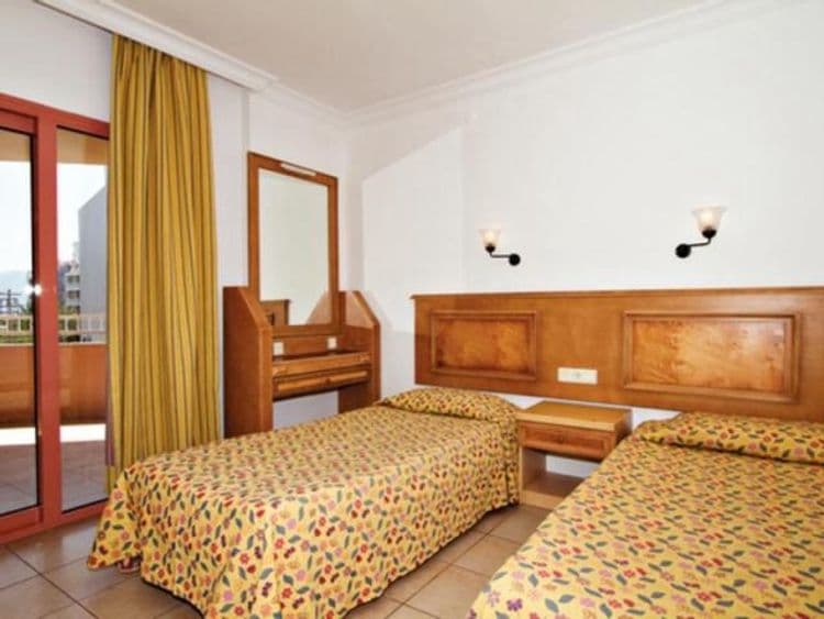 Midpoint Club & Suites