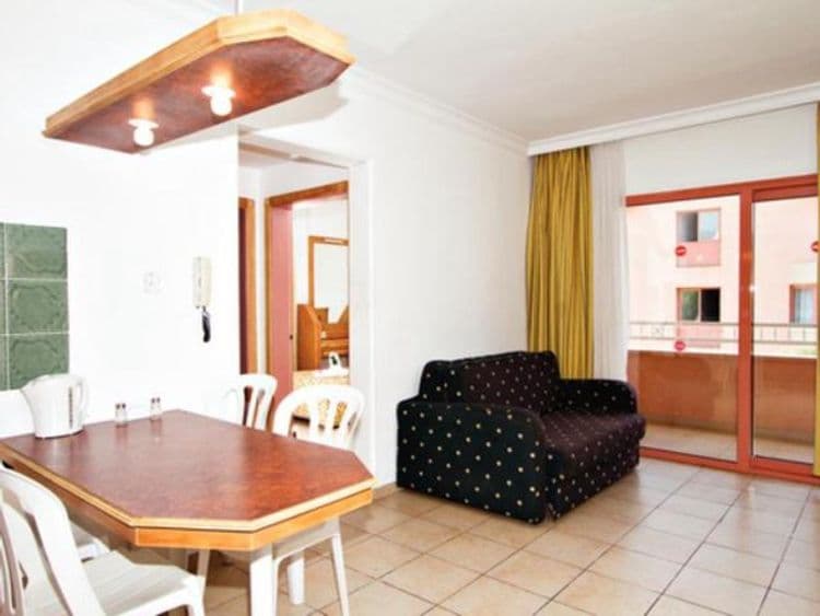Midpoint Club & Suites