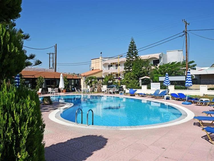 Lyristis Studios & Apartments