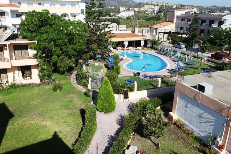 Lyristis Studios & Apartments