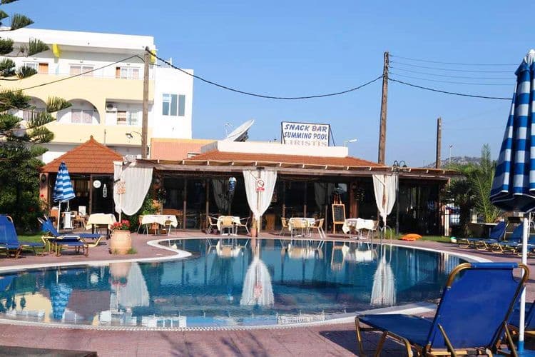 Lyristis Studios & Apartments