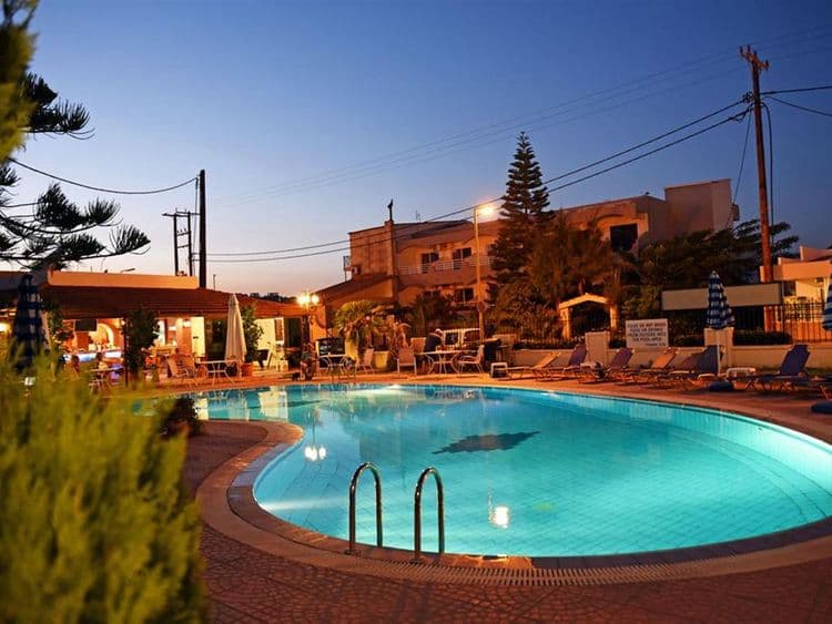 Lyristis Studios & Apartments