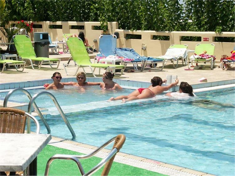 Nikos Hotel