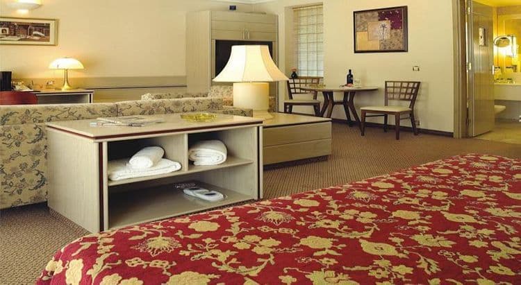 Holiday Suites