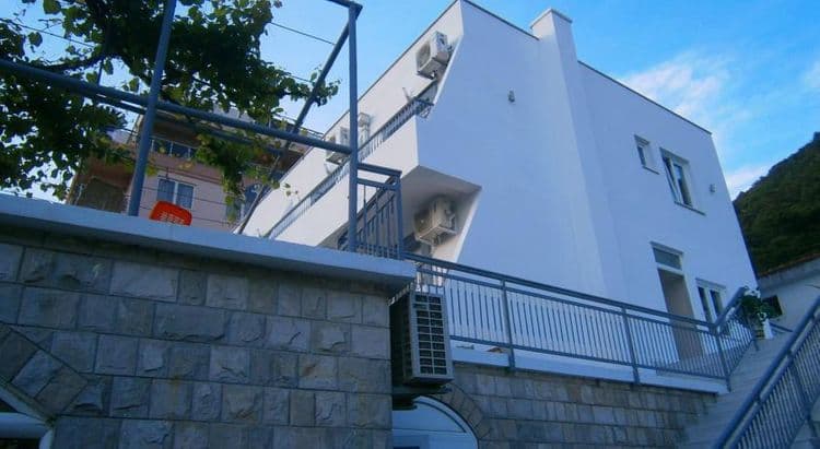 D&B Apartments