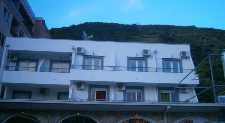 D&B Apartments