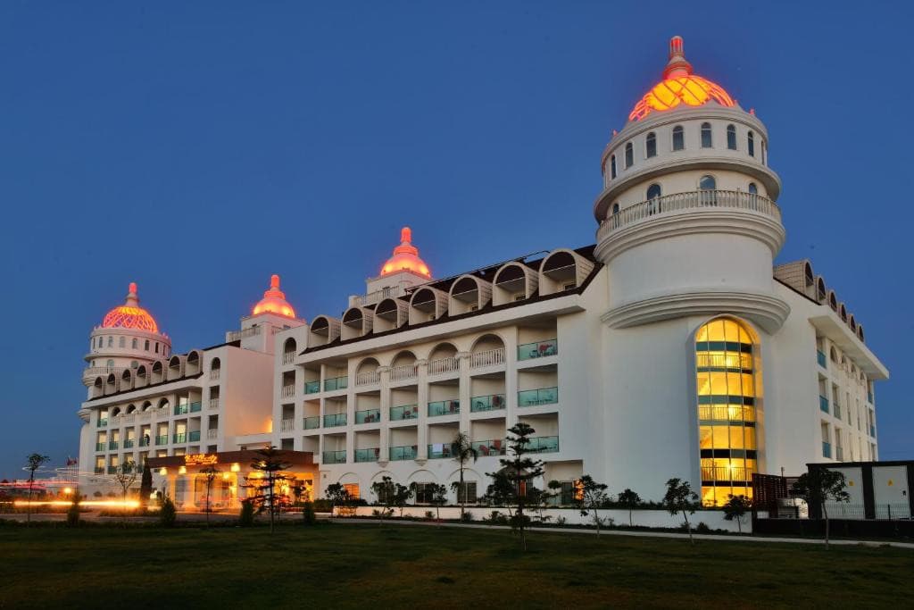 Side Crown Serenity Hotel