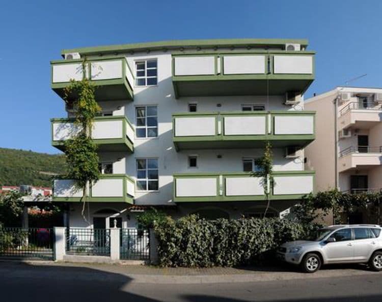 Mont Apartments