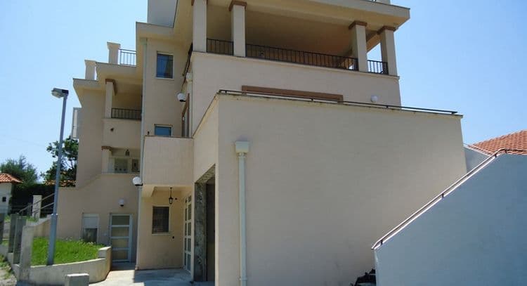 Anlave House