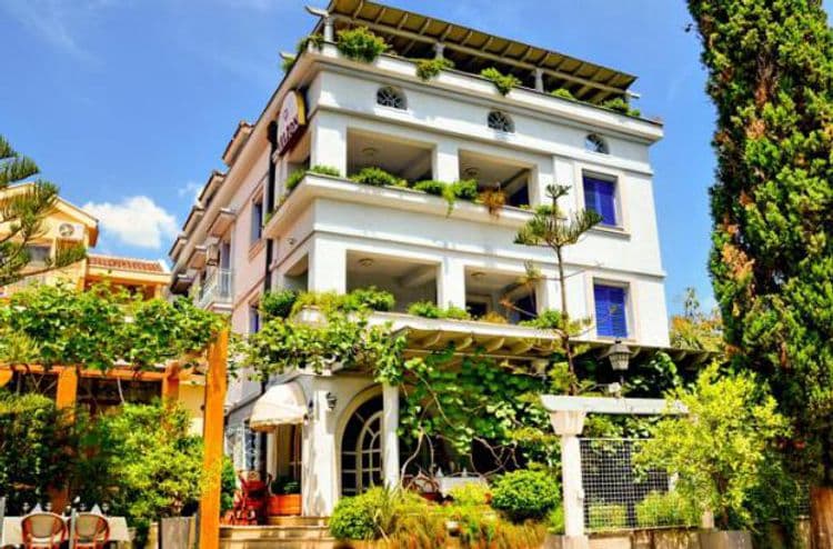 Velzon Villa