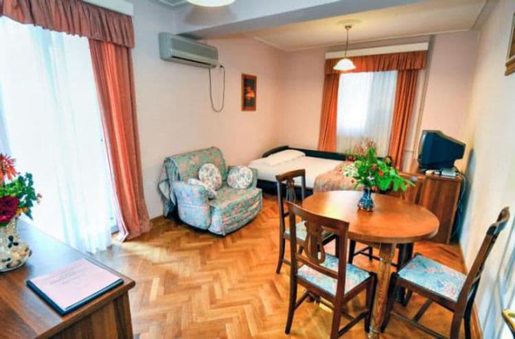 Velzon Villa