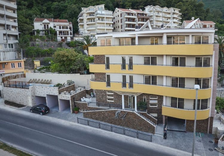 Atina Hotel