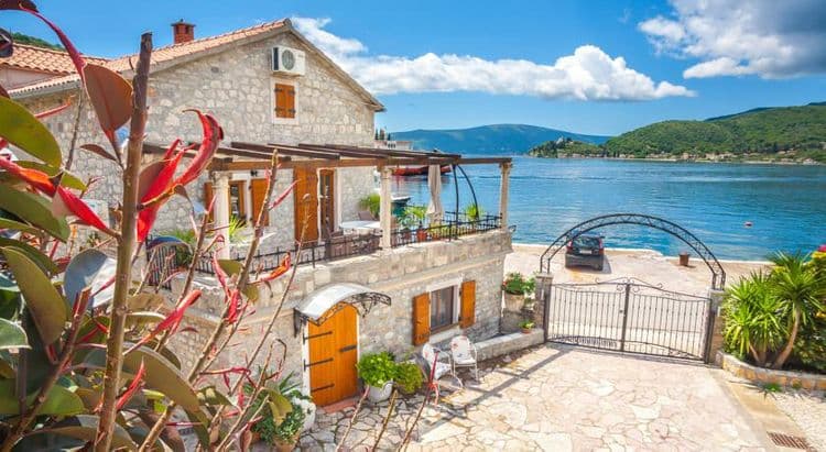 Serventi Villa