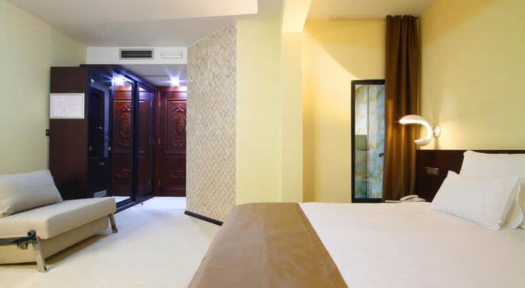 Nadezda Hotel