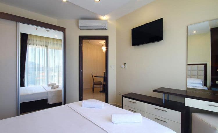 Shine Aparthotel