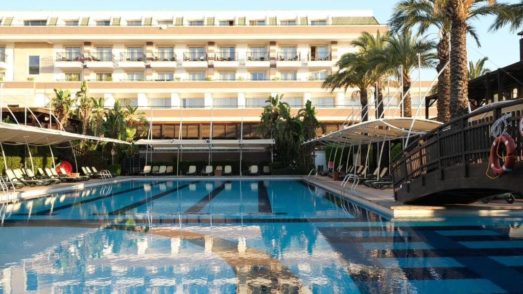 Crystal De Luxe Resort