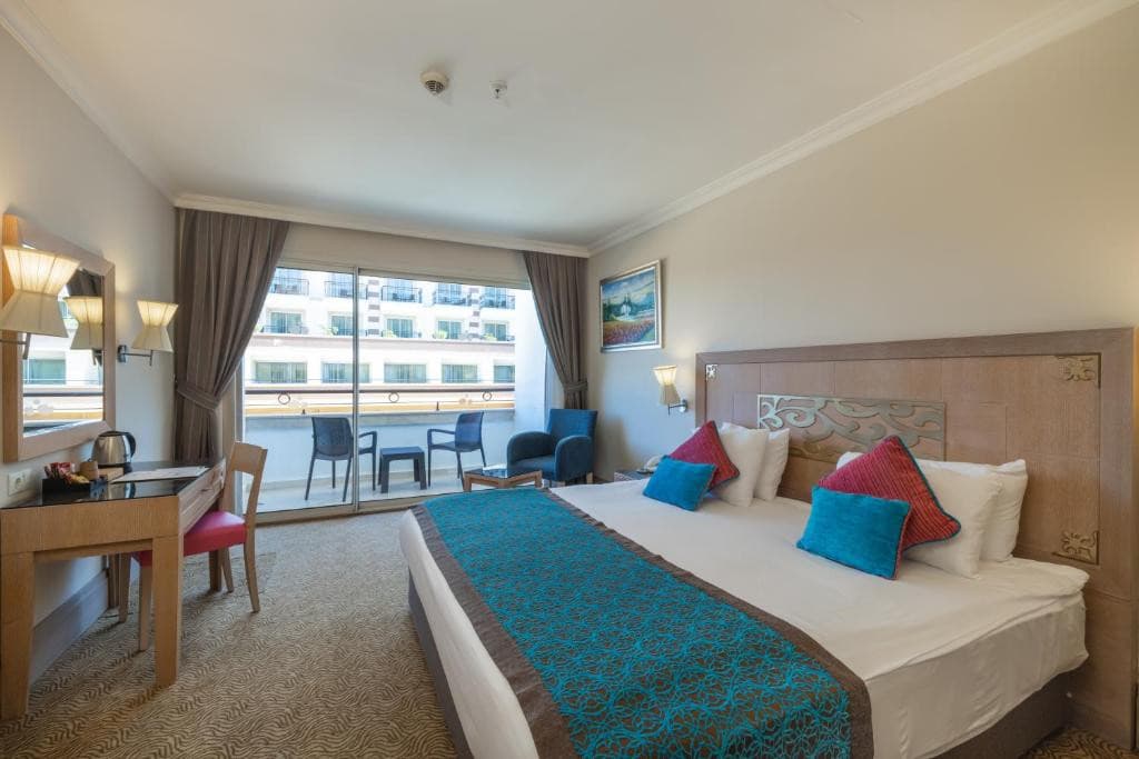 Crystal De Luxe Resort