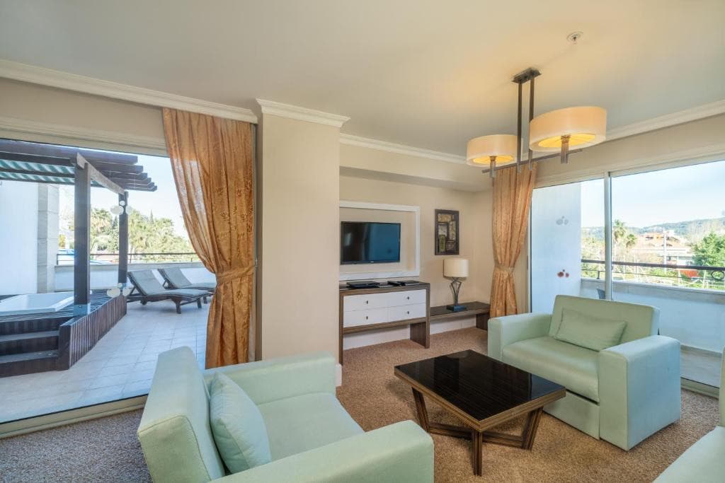 Crystal De Luxe Resort