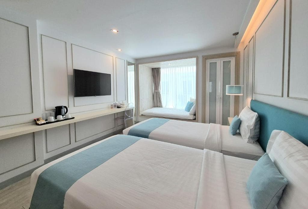 BLOC HOTEL (THE)