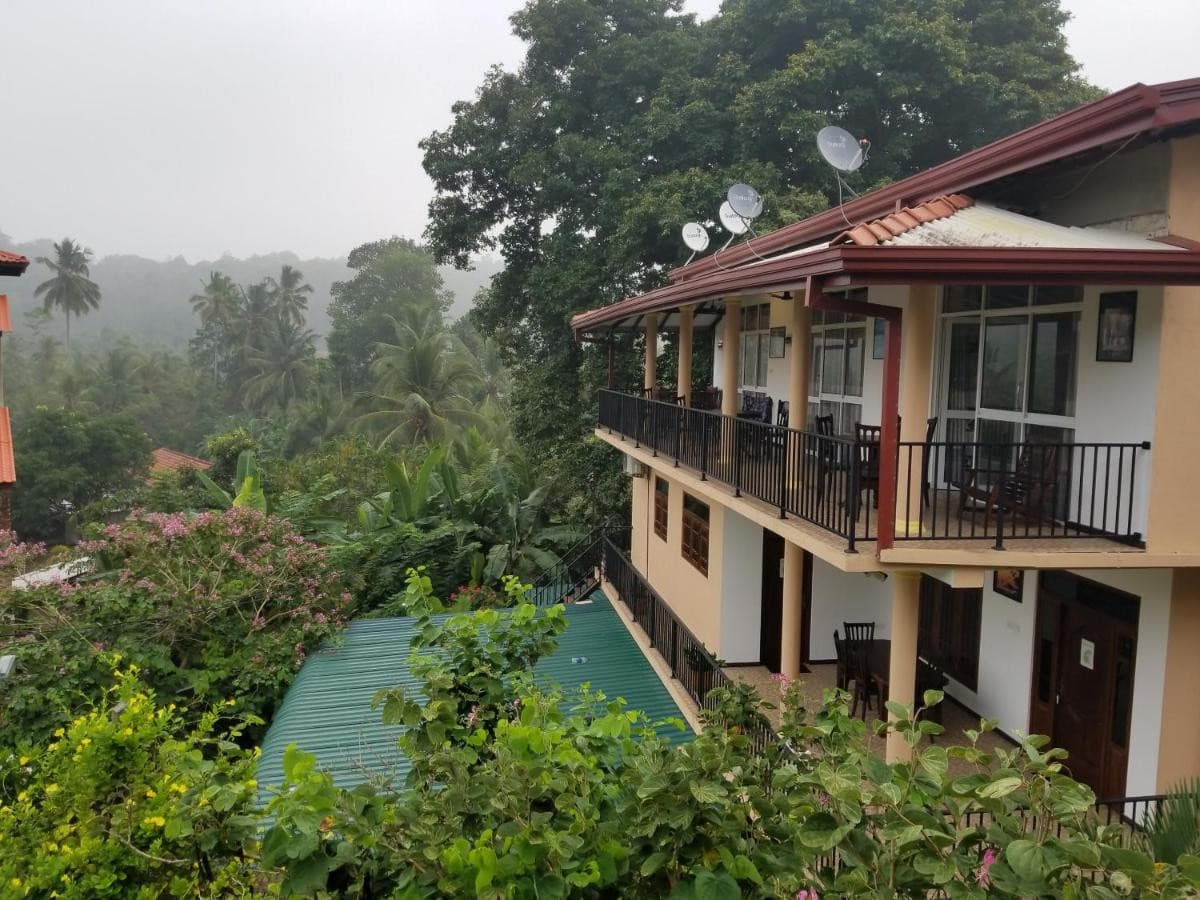 Coral Palm Villa & Apartment