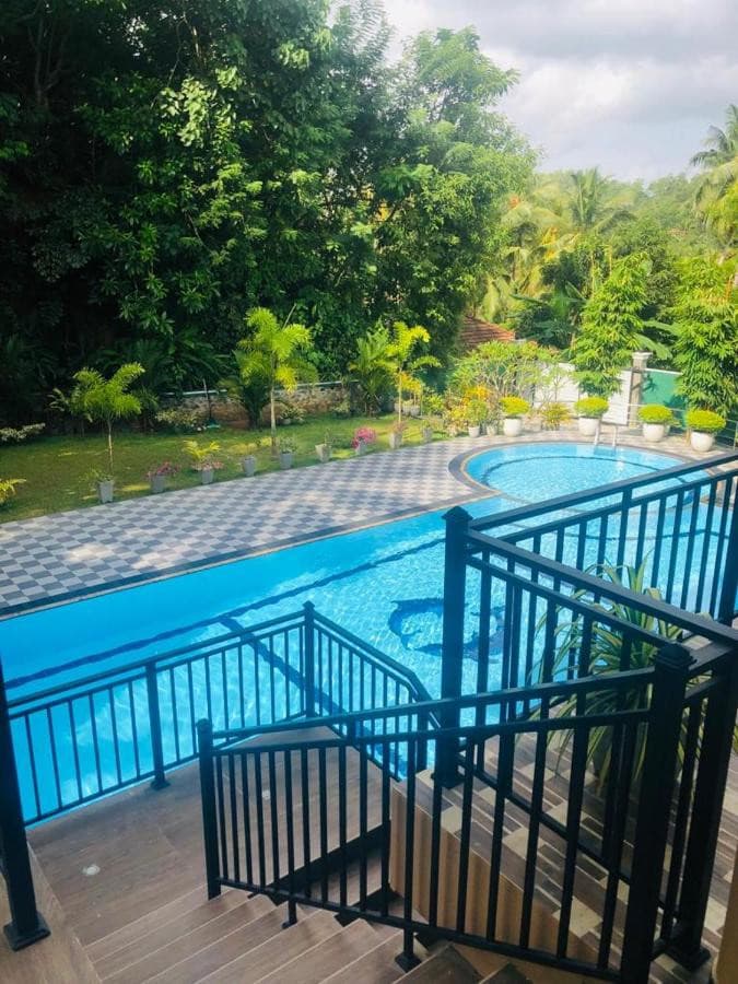 Coral Palm Villa & Apartment