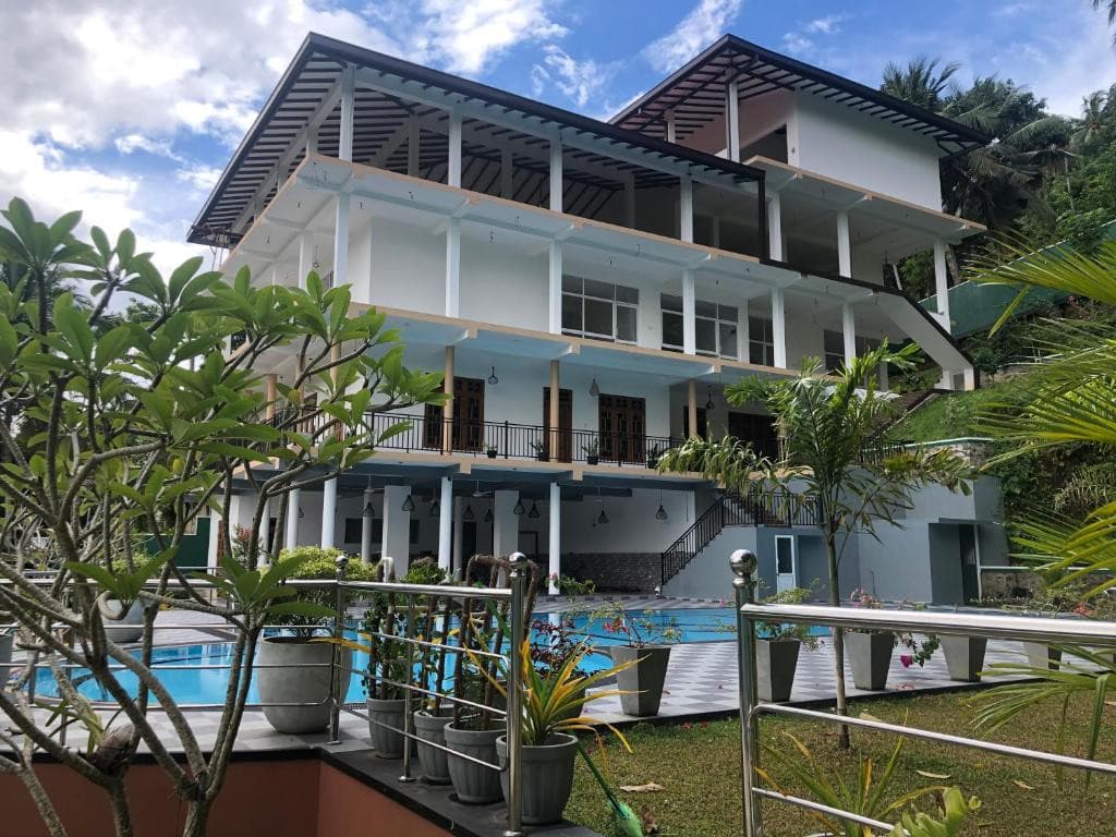 Coral Palm Villa & Apartment