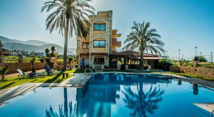 Danelis Studios & Apartments