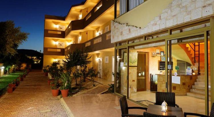 Danelis Studios & Apartments