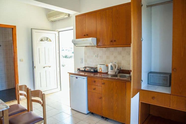 Danelis Studios & Apartments