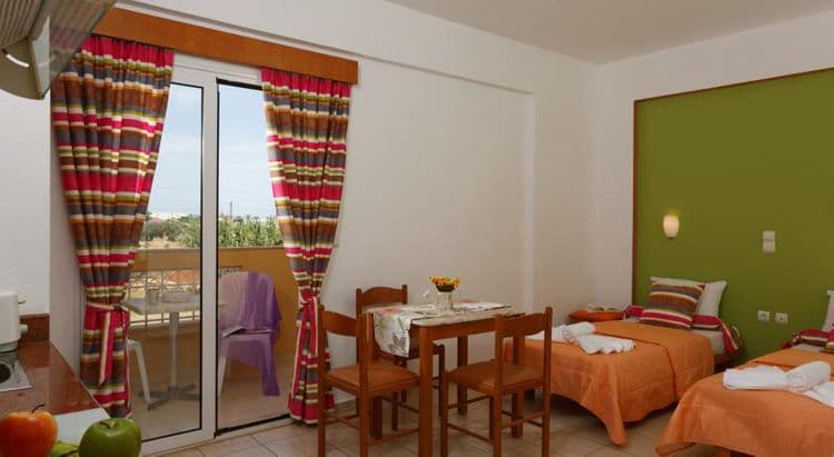 Danelis Studios & Apartments