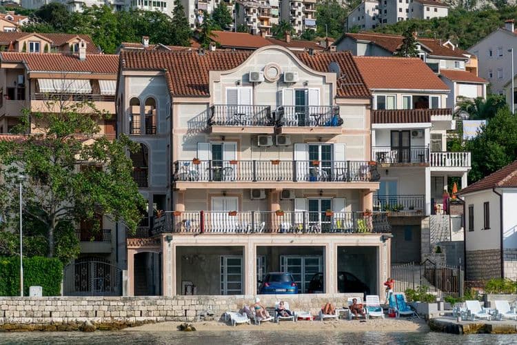 Paradiso Apartments