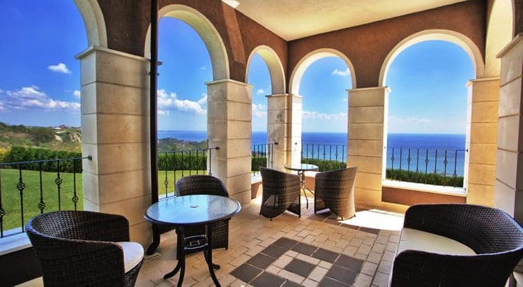 Lighthouse Apartments & Villas