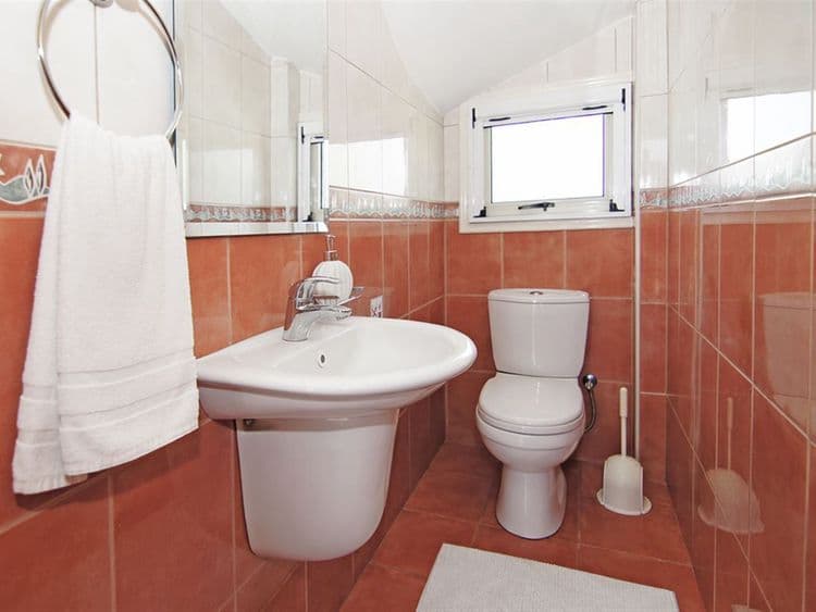 Agia Thekla Villas2Let