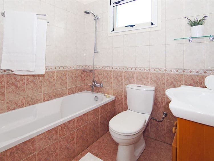 Agia Thekla Villas2Let
