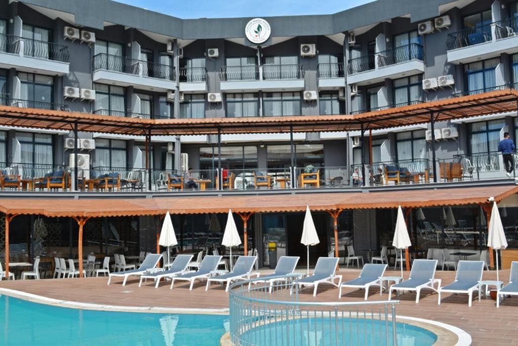 Park Side Hotel