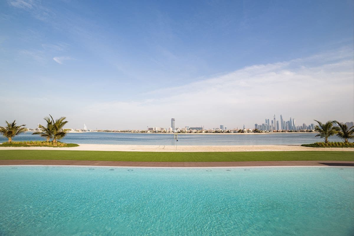 Th8 Palm Dubai Beach Resort Vignette Collection