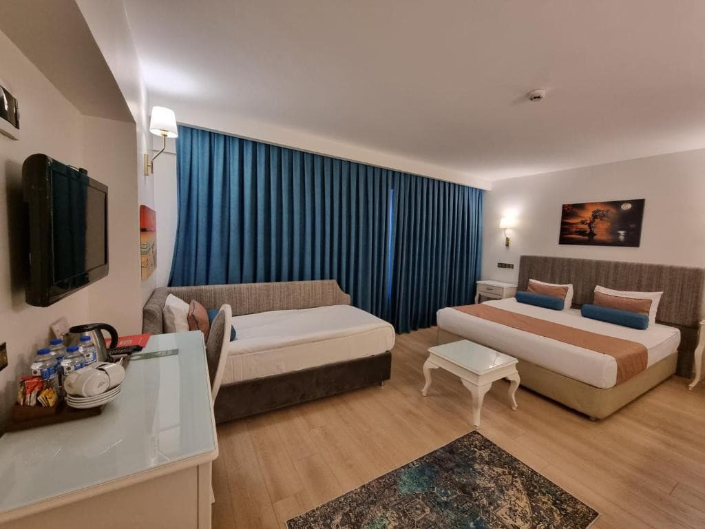 TAXIMTOWN HOTEL