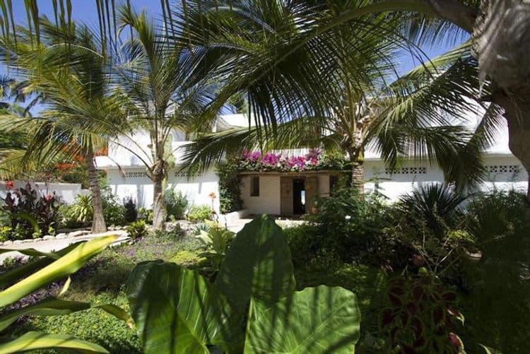 Uzuri Villa