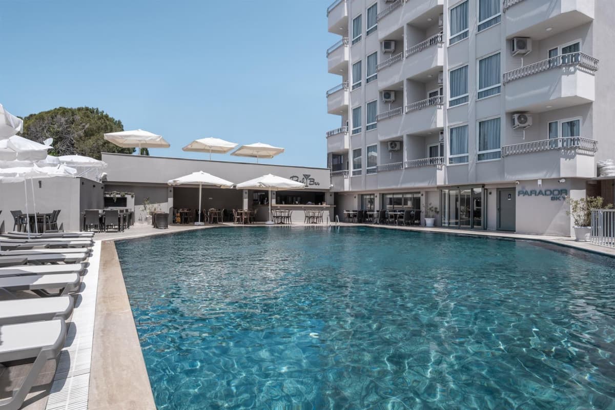 Blue Sky Hotel & Suite