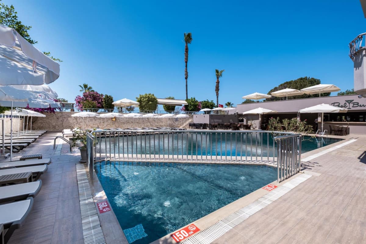 Blue Sky Hotel & Suite