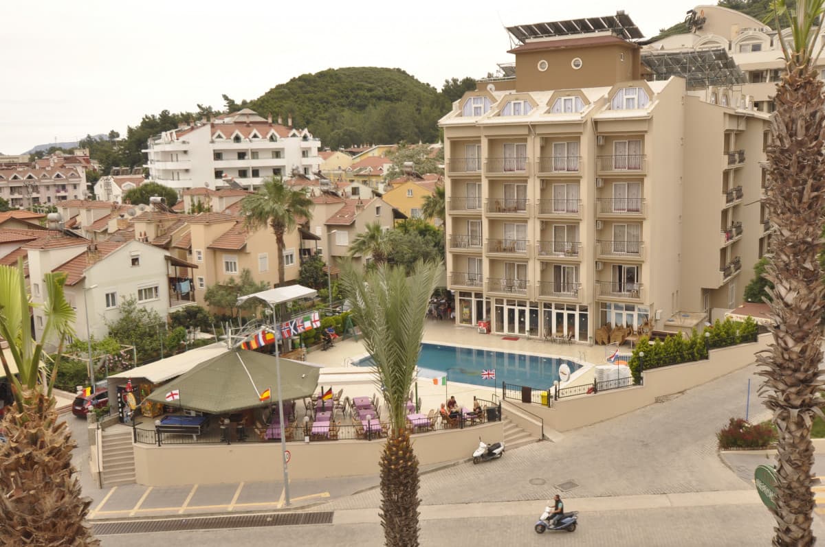 Club Dorado Hotel