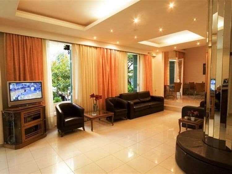 Adonis Hotel
