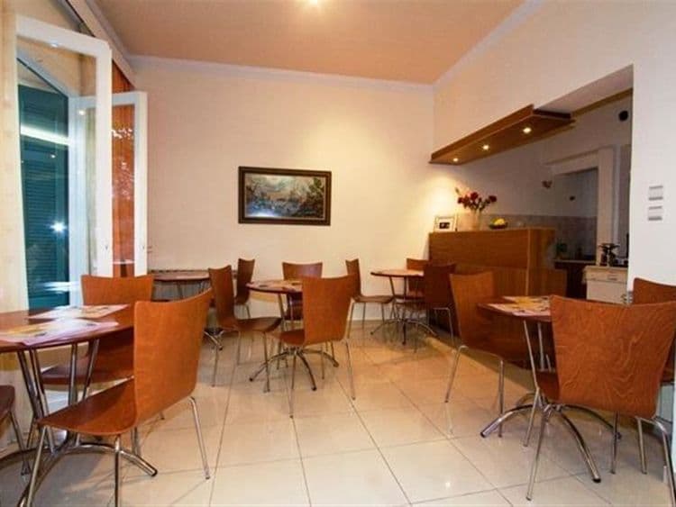 Adonis Hotel