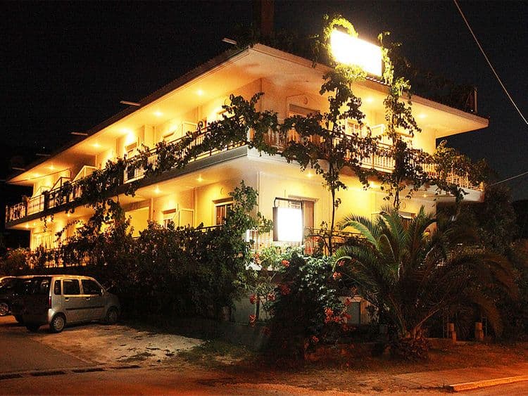Fourkos Hotel
