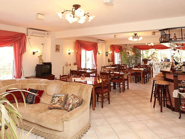Fourkos Hotel