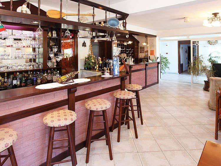 Fourkos Hotel
