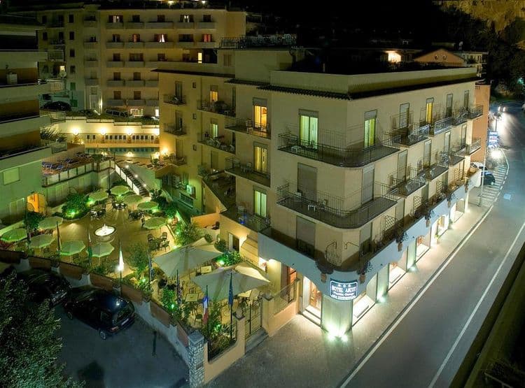 Ascot Hotel Sorrento Centre